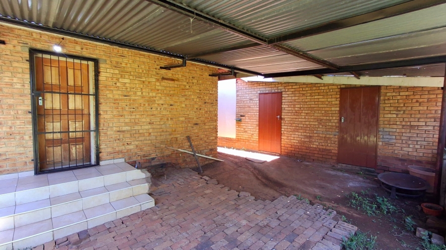 3 Bedroom Property for Sale in Roodia Free State